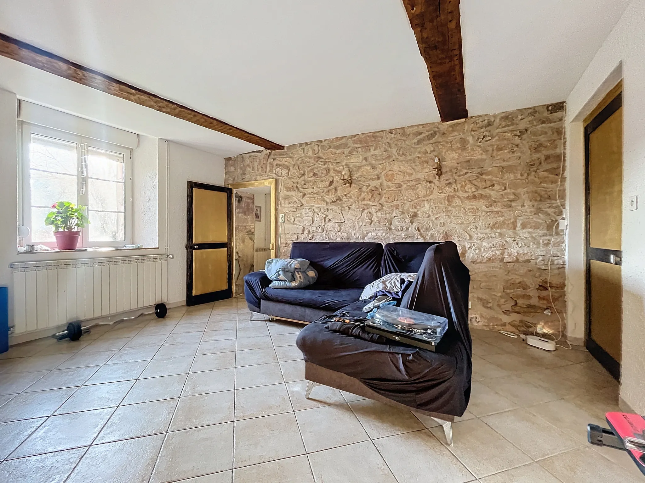 Maison à rénover à Uzémain avec piscine et grand terrain - Charmante résidence historique 