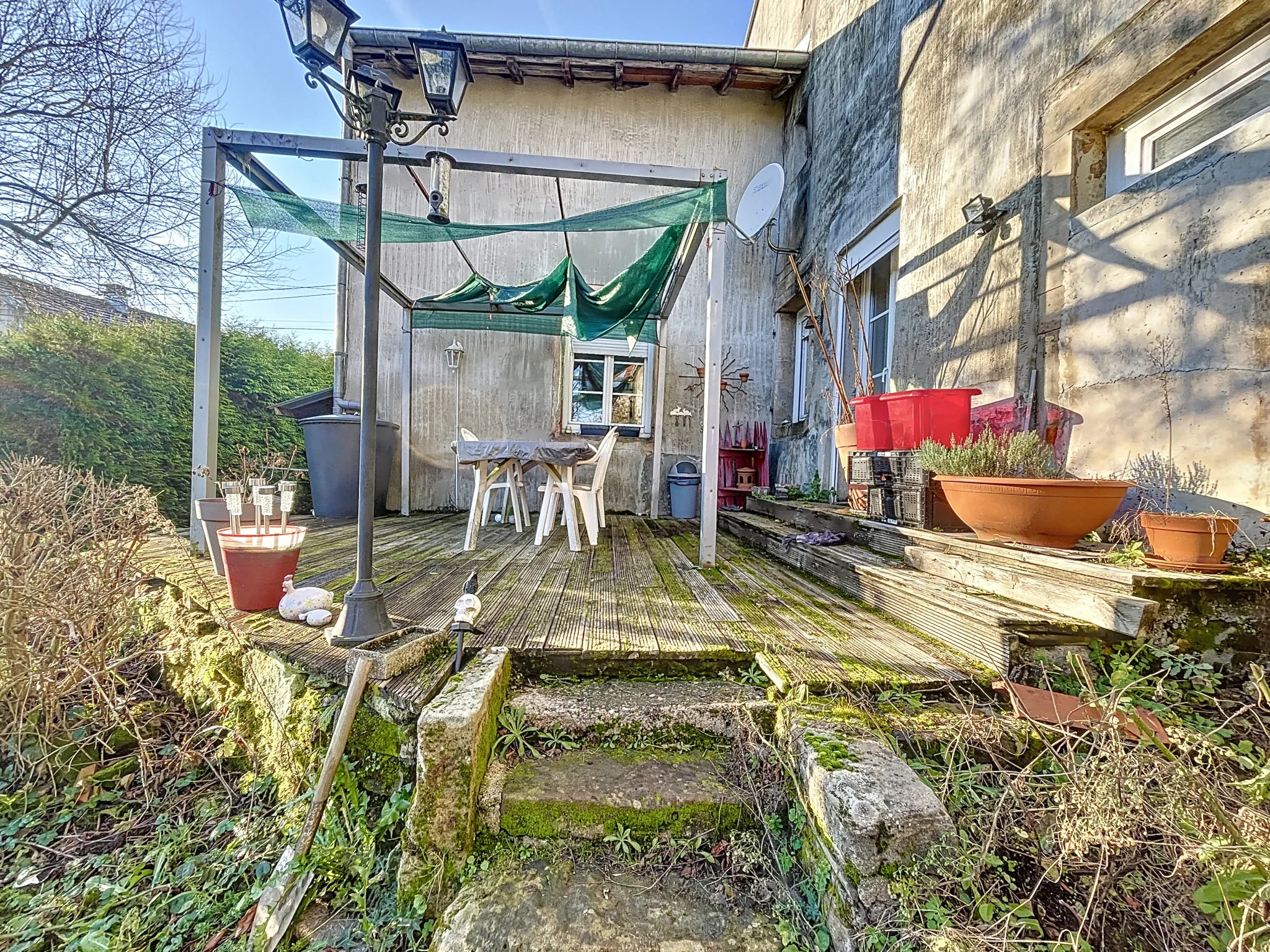 Maison à rénover à Uzémain avec piscine et grand terrain - Charmante résidence historique 