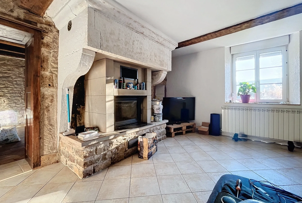 Maison à rénover à Uzémain avec piscine et grand terrain - Charmante résidence historique 