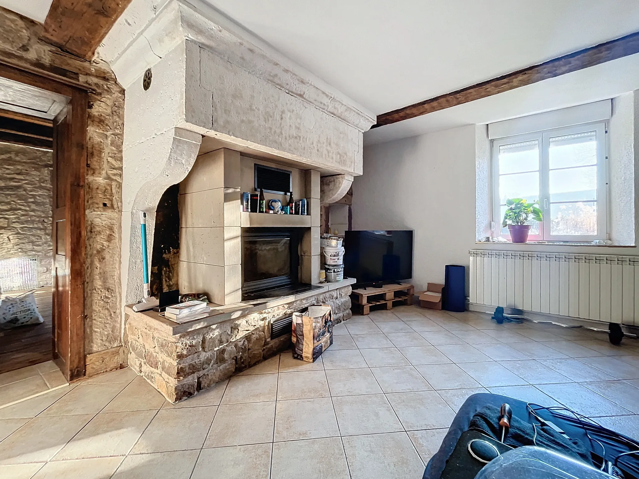 Maison à rénover à Uzémain avec piscine et grand terrain - Charmante résidence historique 