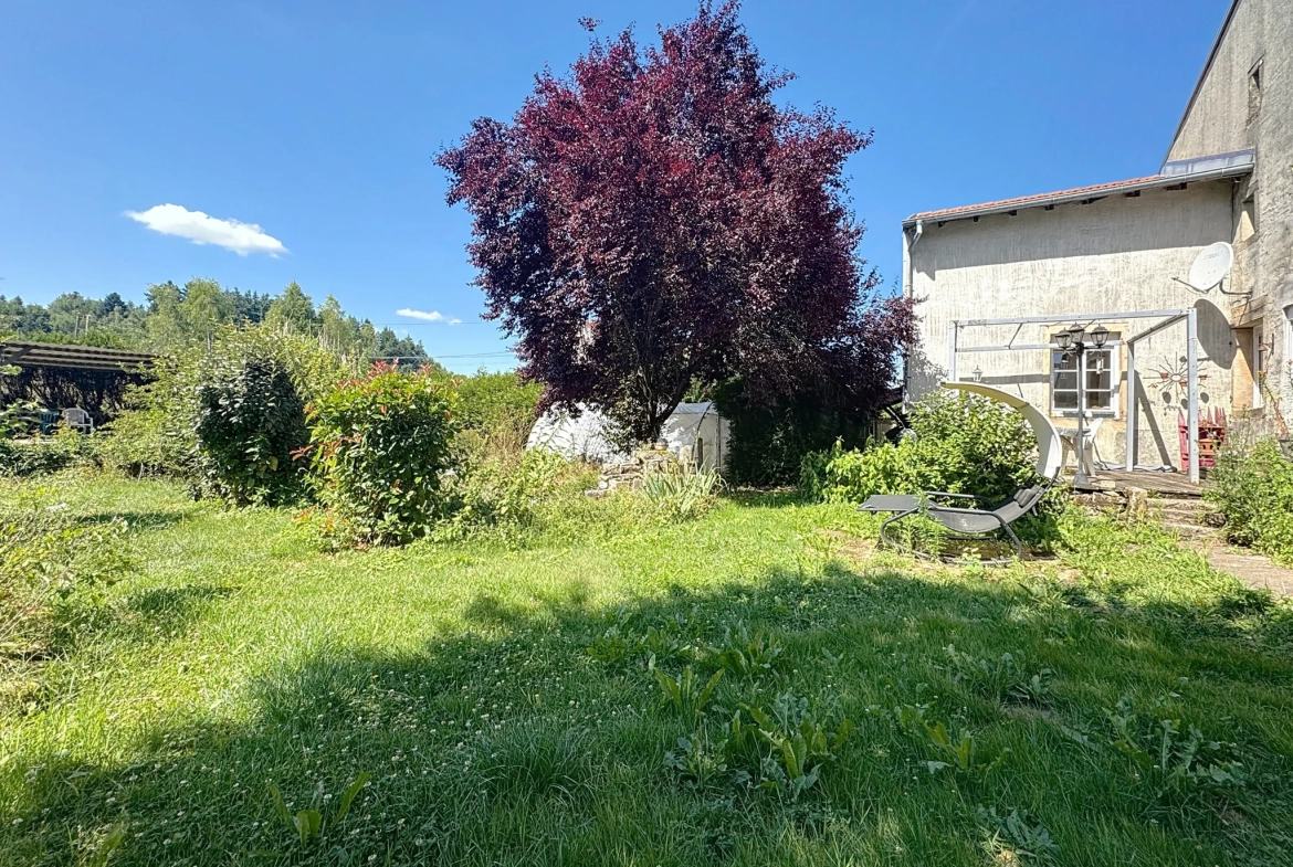 Maison à rénover à Uzémain avec piscine et grand terrain - Charmante résidence historique 