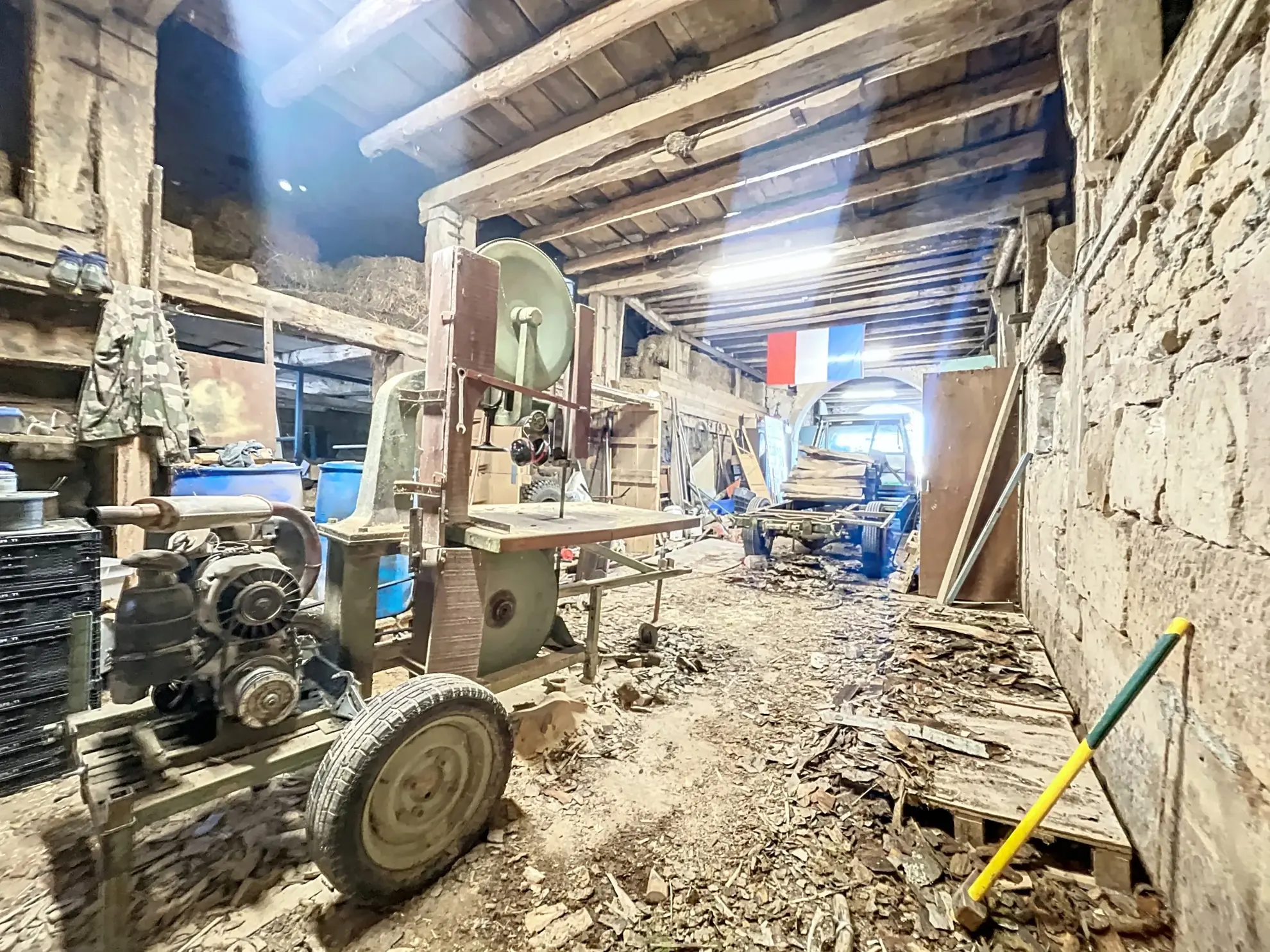 Maison à rénover à Uzémain avec piscine et grand terrain - Charmante résidence historique 