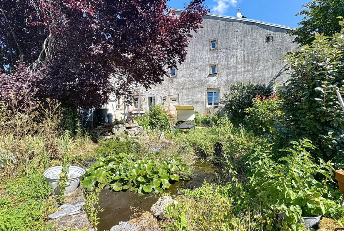 Maison à rénover à Uzémain avec piscine et grand terrain - Charmante résidence historique 