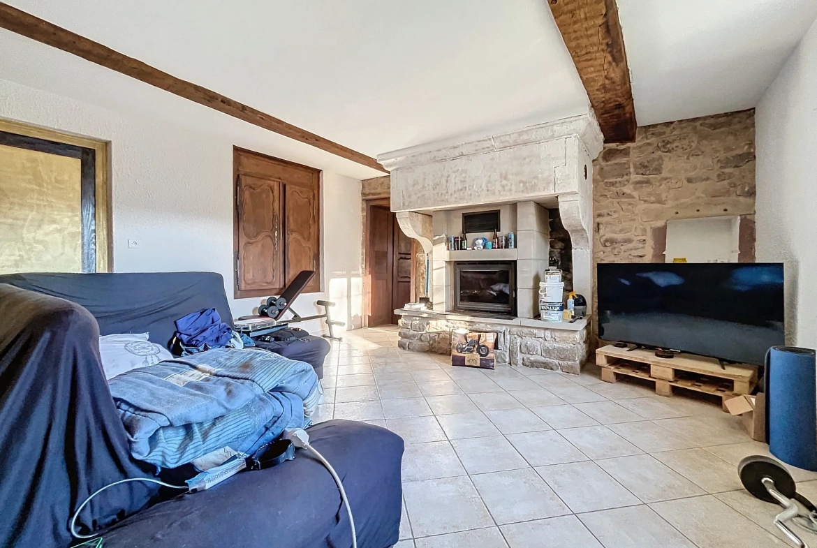 Maison à rénover à Uzémain avec piscine et grand terrain - Charmante résidence historique 