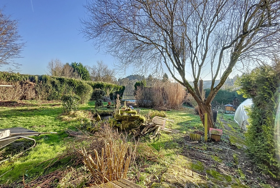 Maison à rénover à Uzémain avec piscine et grand terrain - Charmante résidence historique 