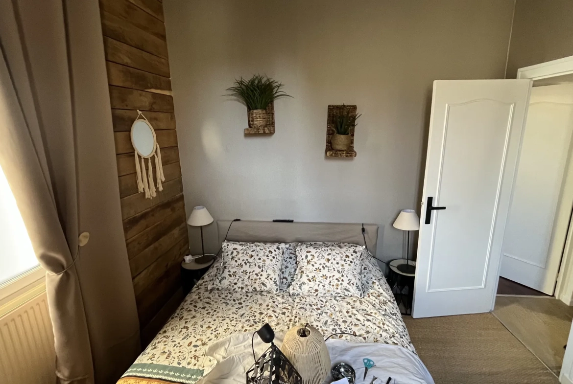 Appartement spacieux de 150 m² en centre-ville d'Autun avec extérieur et stationnement 
