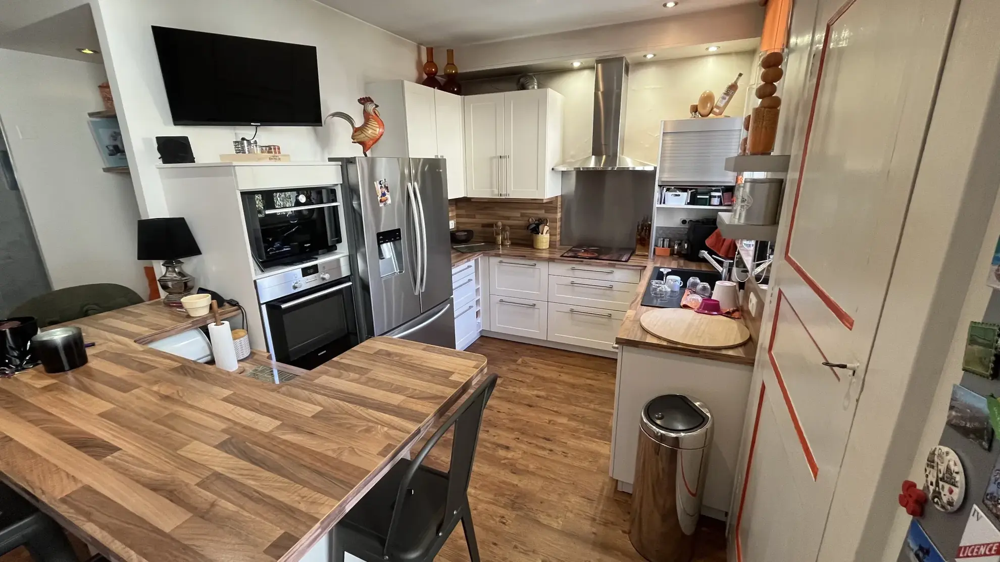 Appartement spacieux de 150 m² en centre-ville d'Autun avec extérieur et stationnement 