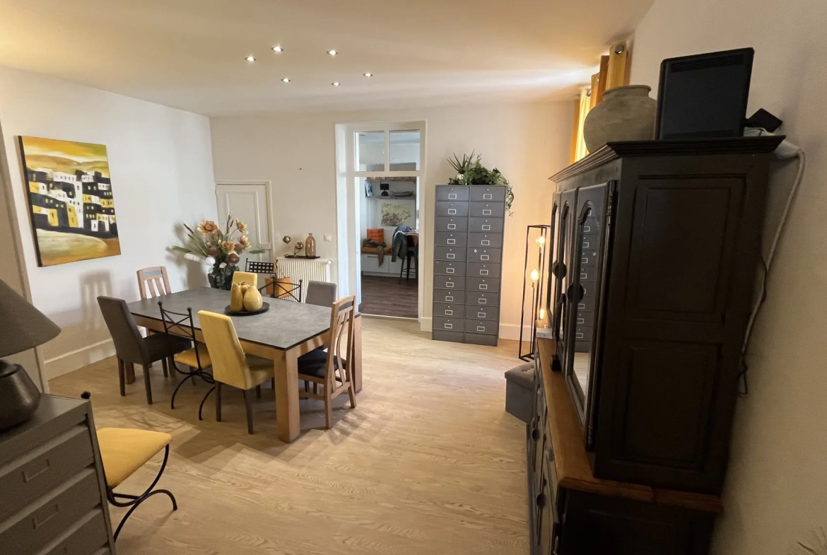 Appartement spacieux de 150 m² en centre-ville d'Autun avec extérieur et stationnement 