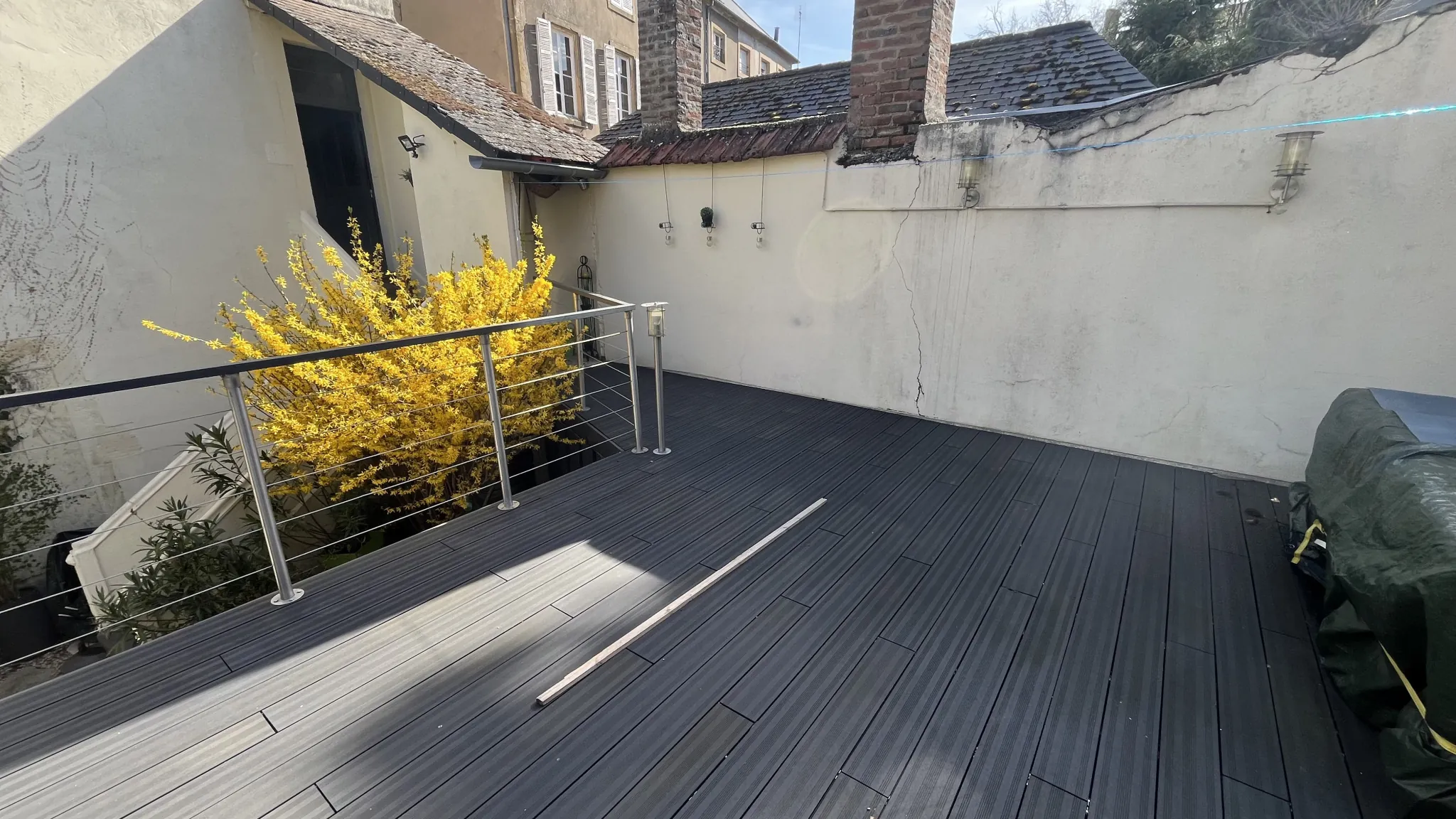 Appartement spacieux de 150 m² en centre-ville d'Autun avec extérieur et stationnement 