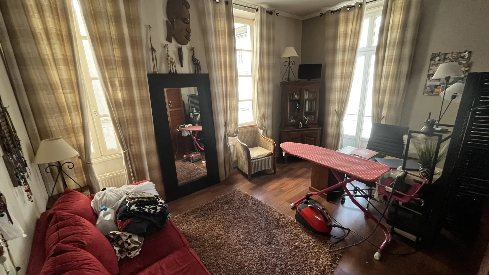 Appartement spacieux de 150 m² en centre-ville d'Autun avec extérieur et stationnement 