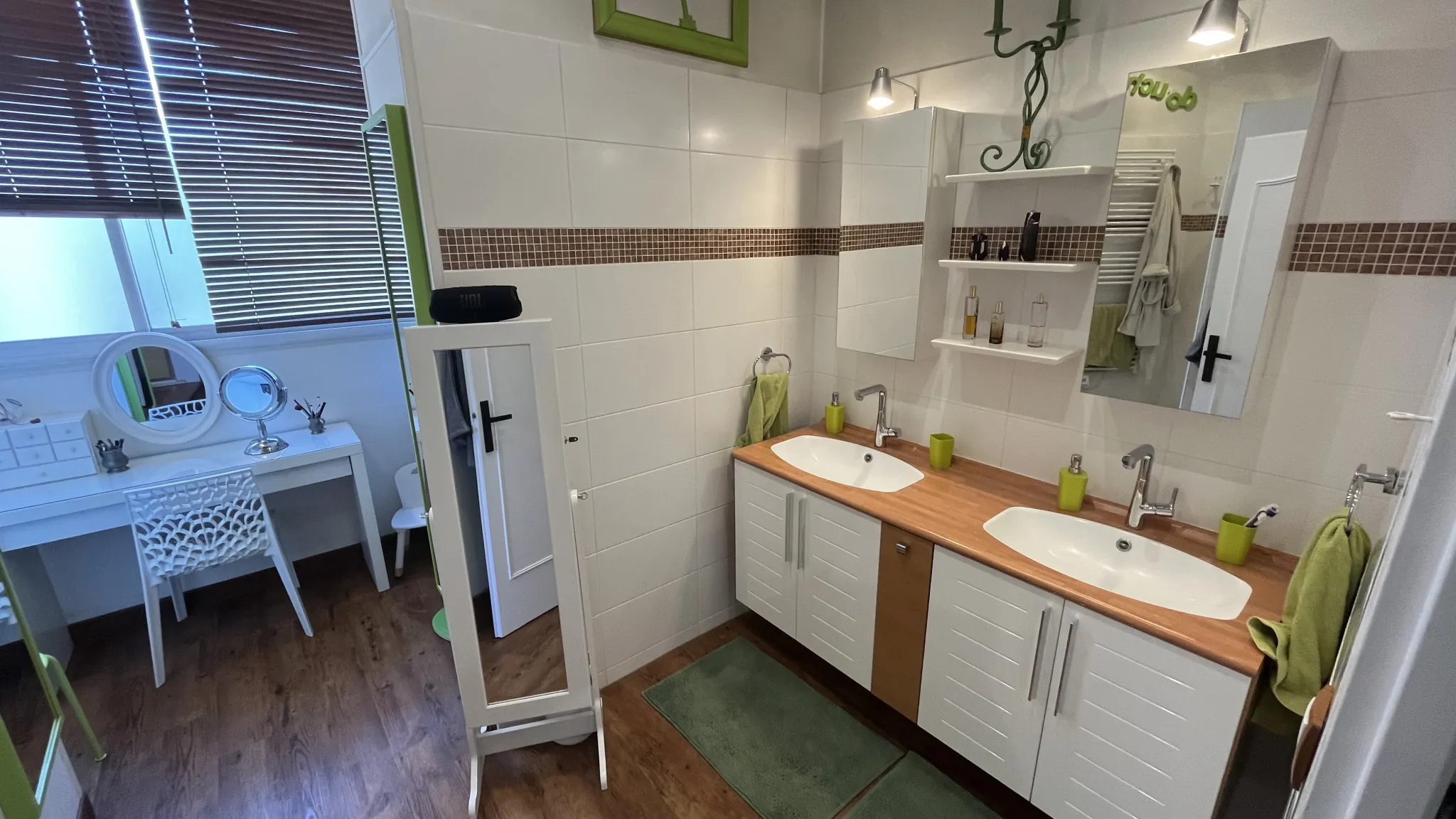 Appartement spacieux de 150 m² en centre-ville d'Autun avec extérieur et stationnement 