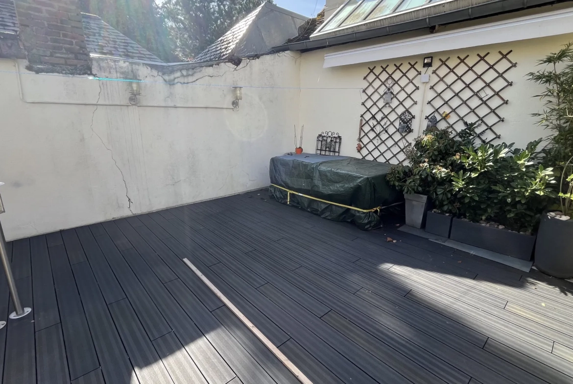 Appartement spacieux de 150 m² en centre-ville d'Autun avec extérieur et stationnement 