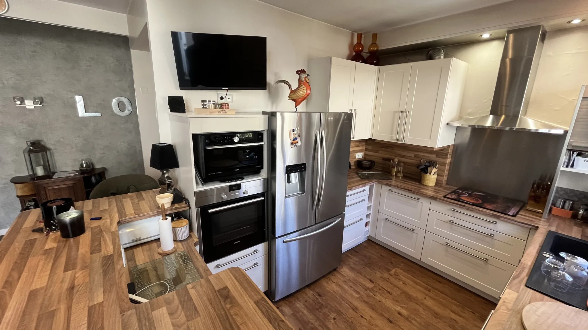 Appartement spacieux de 150 m² en centre-ville d'Autun avec extérieur et stationnement 