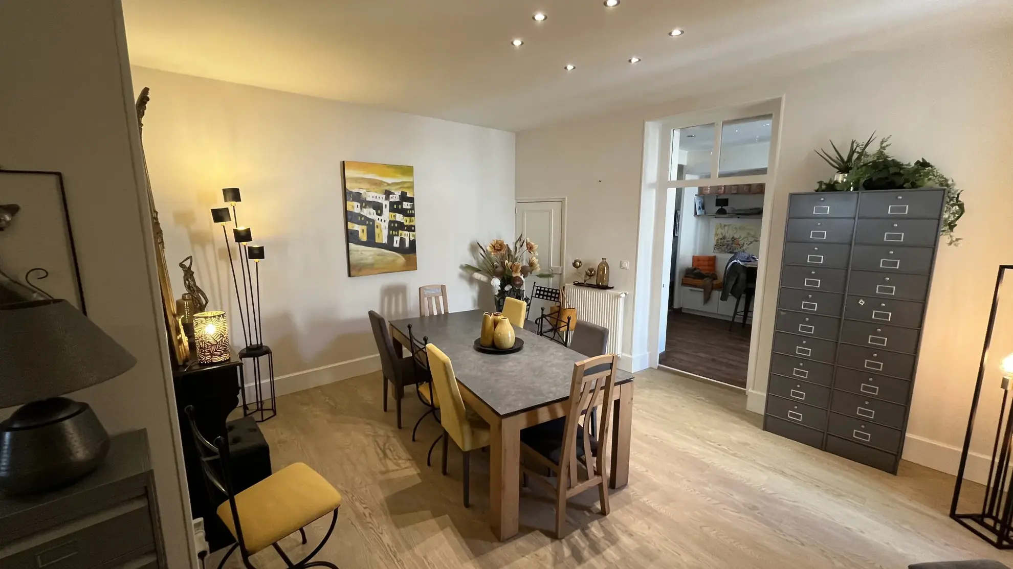 Appartement spacieux de 150 m² en centre-ville d'Autun avec extérieur et stationnement 