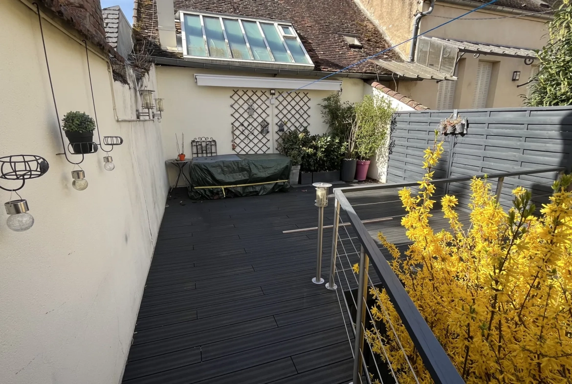 Appartement spacieux de 150 m² en centre-ville d'Autun avec extérieur et stationnement 
