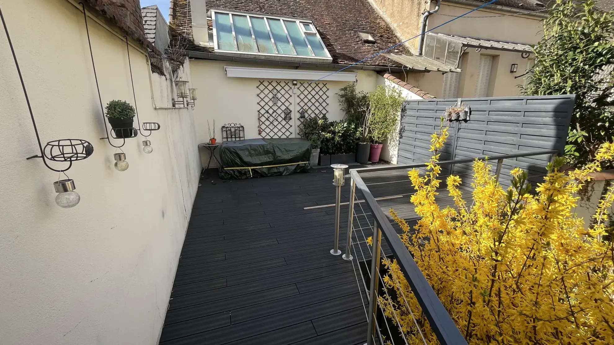 Appartement spacieux de 150 m² en centre-ville d'Autun avec extérieur et stationnement 