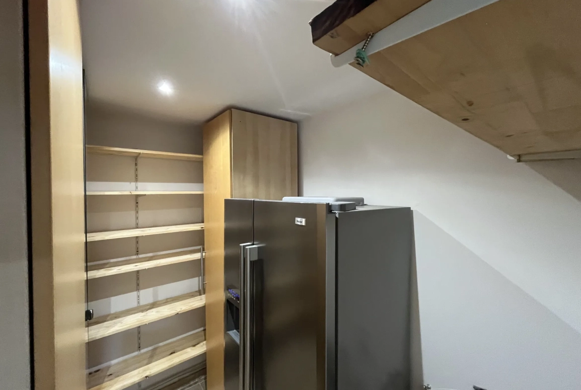 Appartement T2 rénové de 59 m² à Toulon Ouest avec espace extérieur 