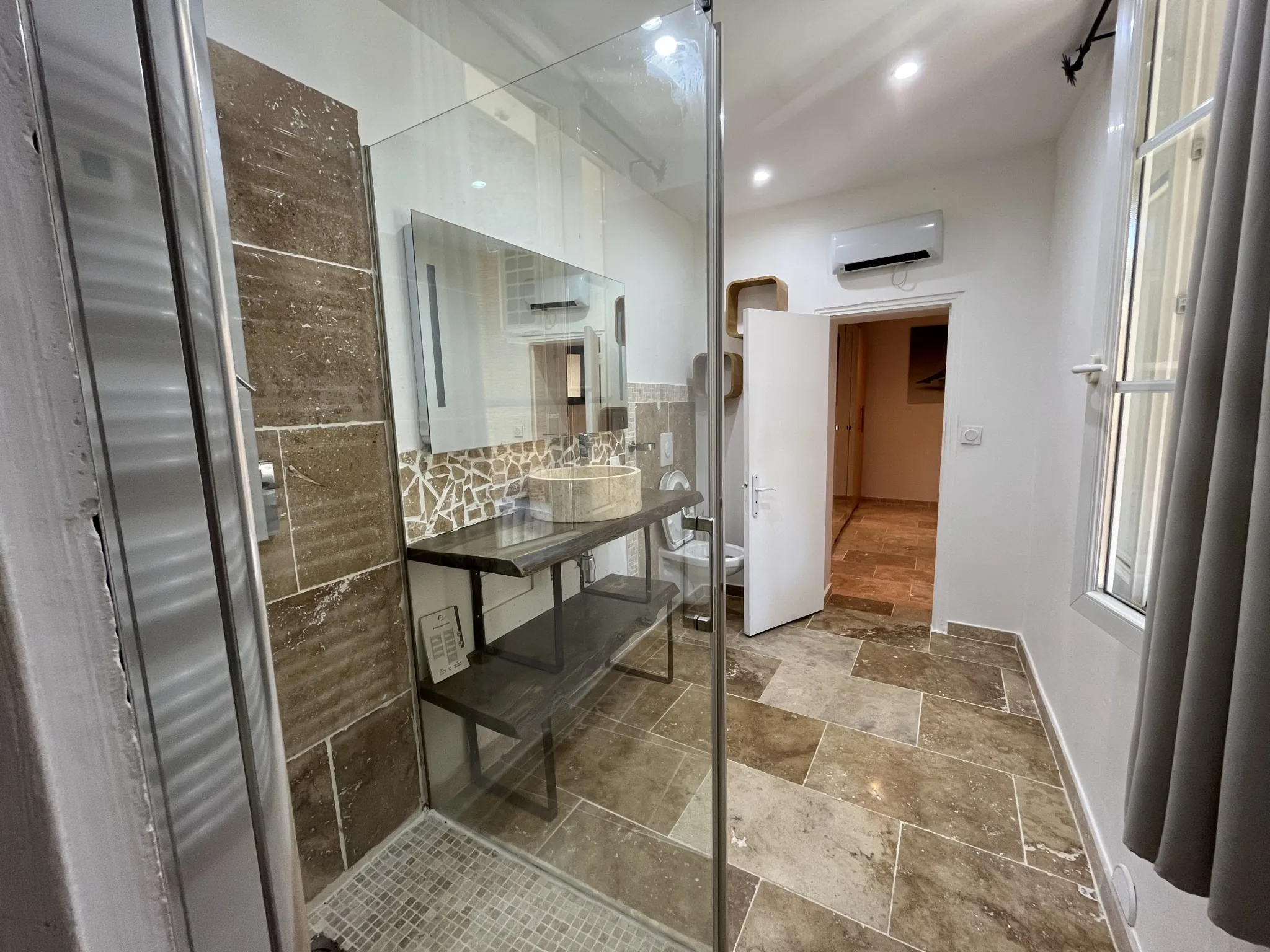 Appartement T2 rénové de 59 m² à Toulon Ouest avec espace extérieur 