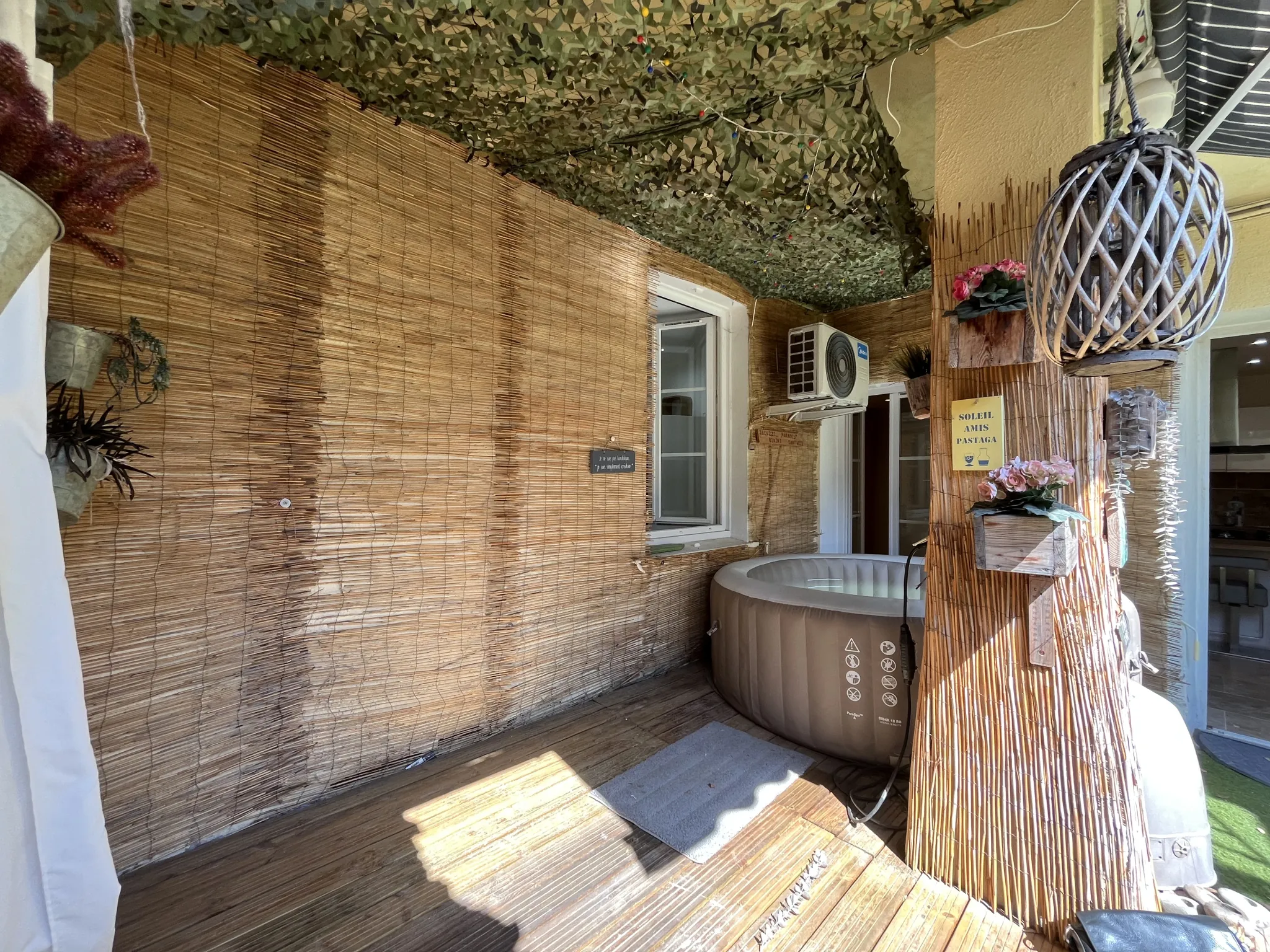 Appartement T2 rénové de 59 m² à Toulon Ouest avec espace extérieur 