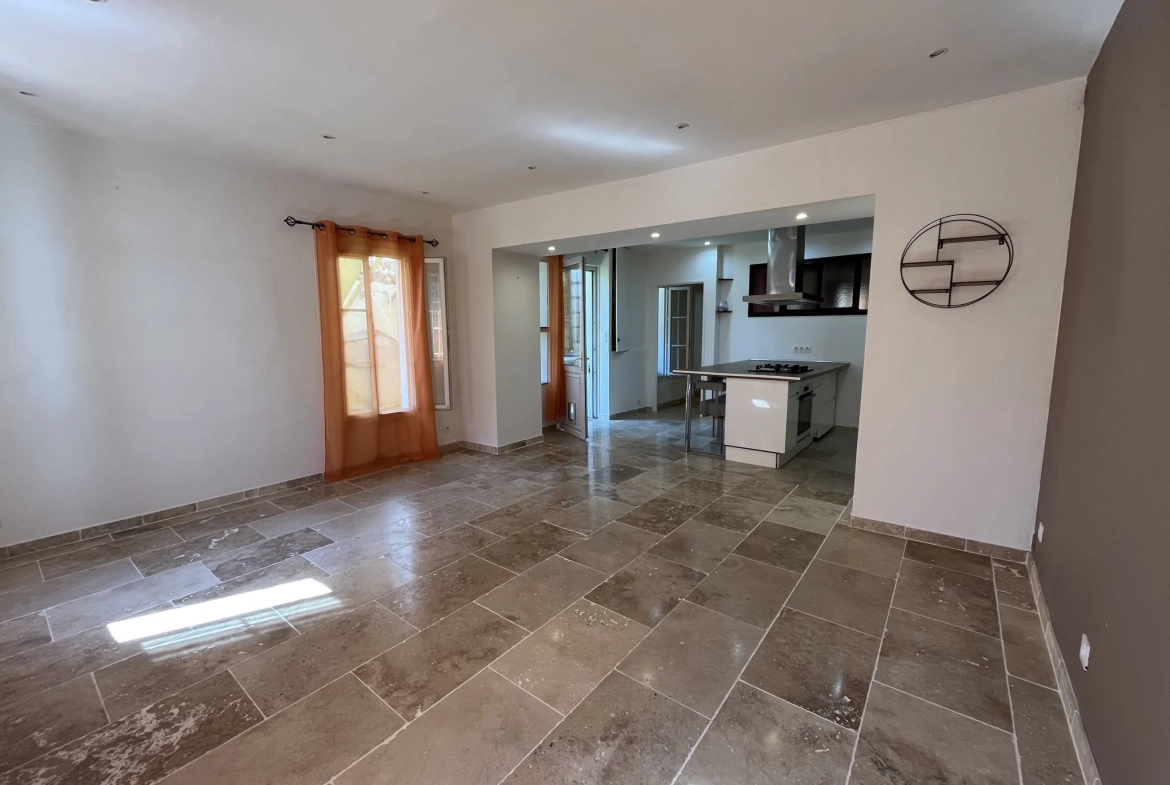 Appartement T2 rénové de 59 m² à Toulon Ouest avec espace extérieur 