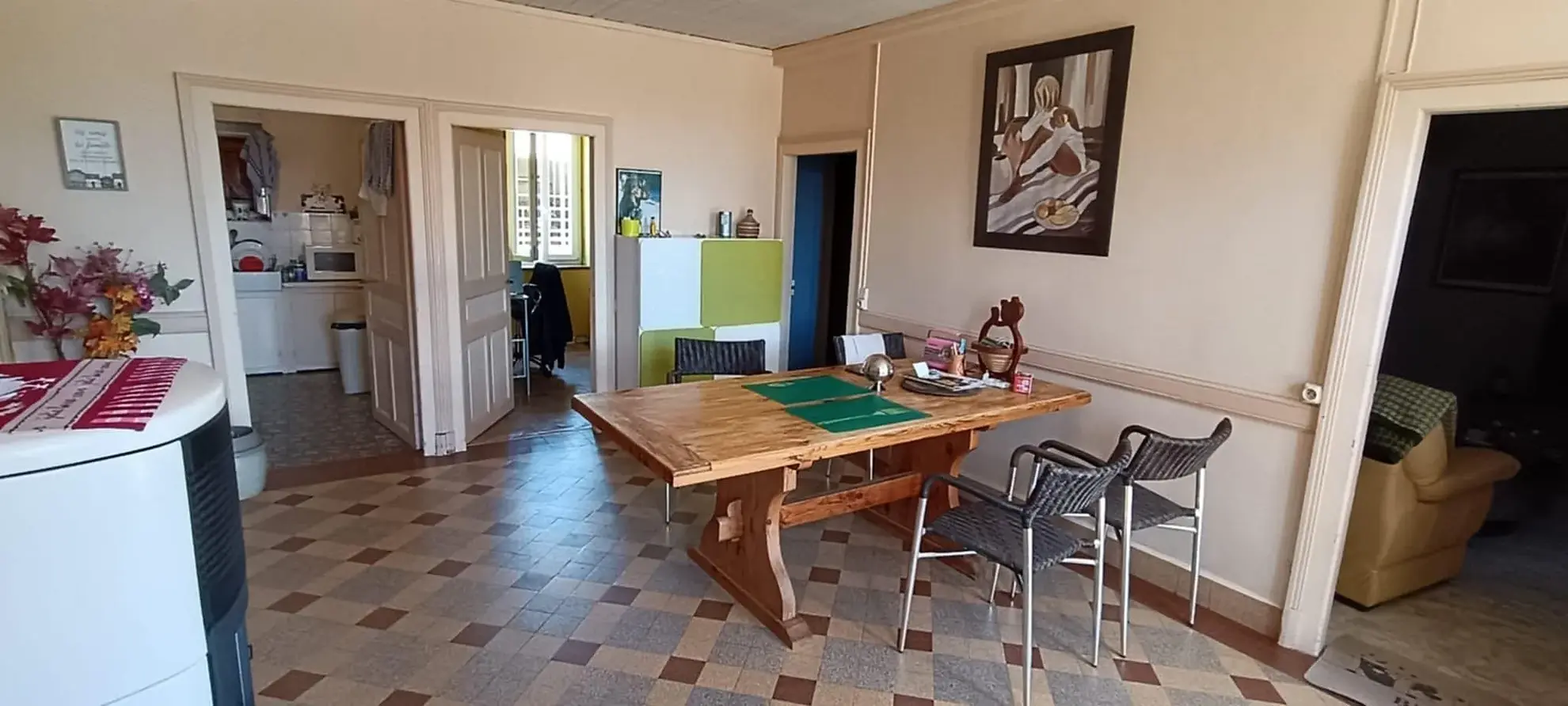 Propriété agricole à vendre à Saint-Rémy-en-Rollat - 8 hectares avec habitation et hangars 
