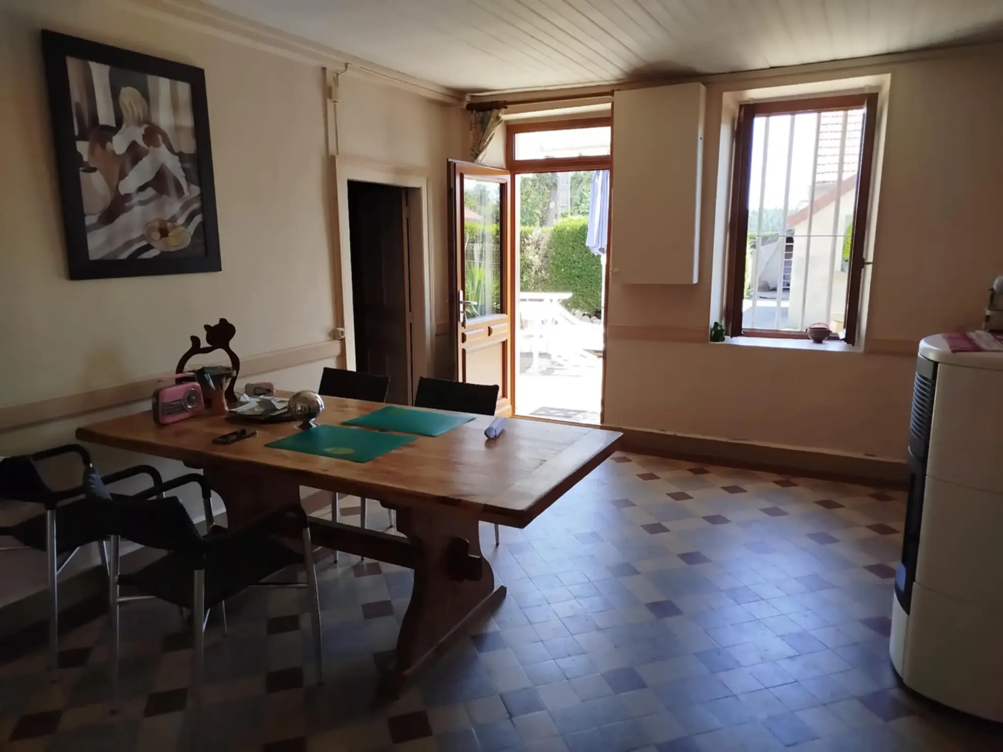 Propriété agricole à vendre à Saint-Rémy-en-Rollat - 8 hectares avec habitation et hangars 