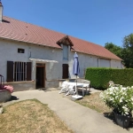 Propriété agricole à vendre à Saint-Rémy-en-Rollat - 8 hectares avec habitation et hangars