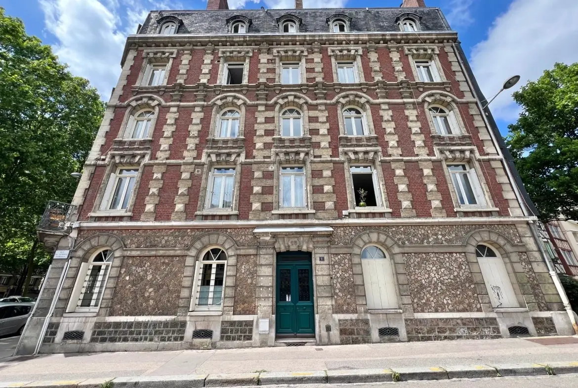 Studio à vendre à Rouen secteur Place Saint-Marc – Rénové et très lumineux 