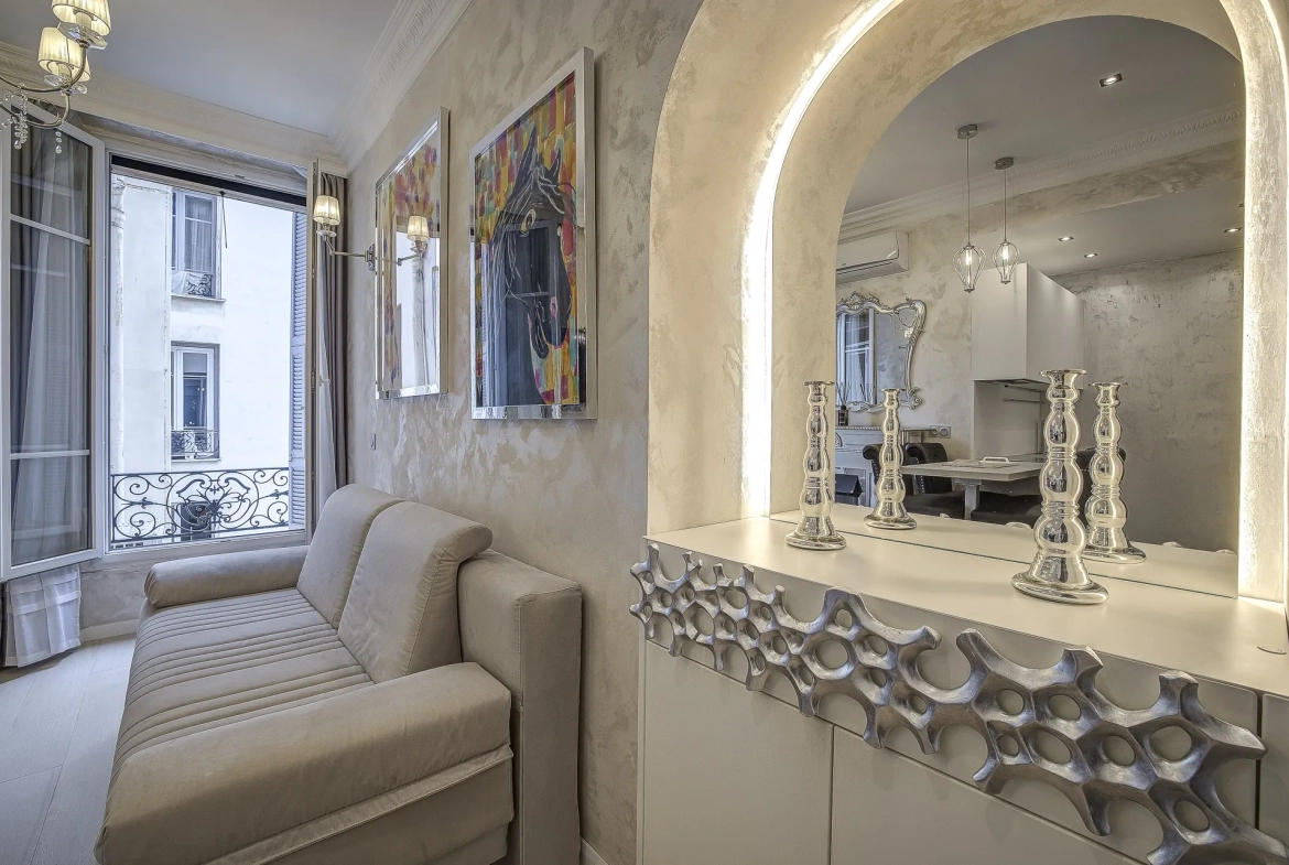 Appartement 2 pièces au cœur de Nice avec cour intérieure et rénovations modernes 