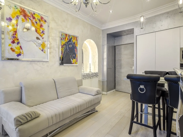 Appartement 2 pièces au cœur de Nice avec cour intérieure et rénovations modernes
