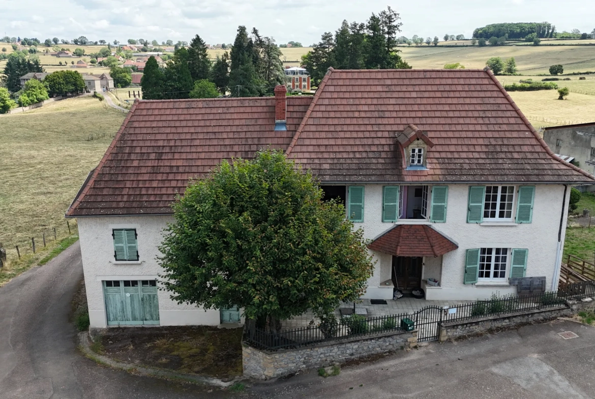 Charmant ensemble de deux maisons traditionnelles brionnases de 223 m² avec dépendances 