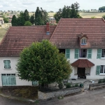 Charmant ensemble de deux maisons traditionnelles brionnases de 223 m² avec dépendances