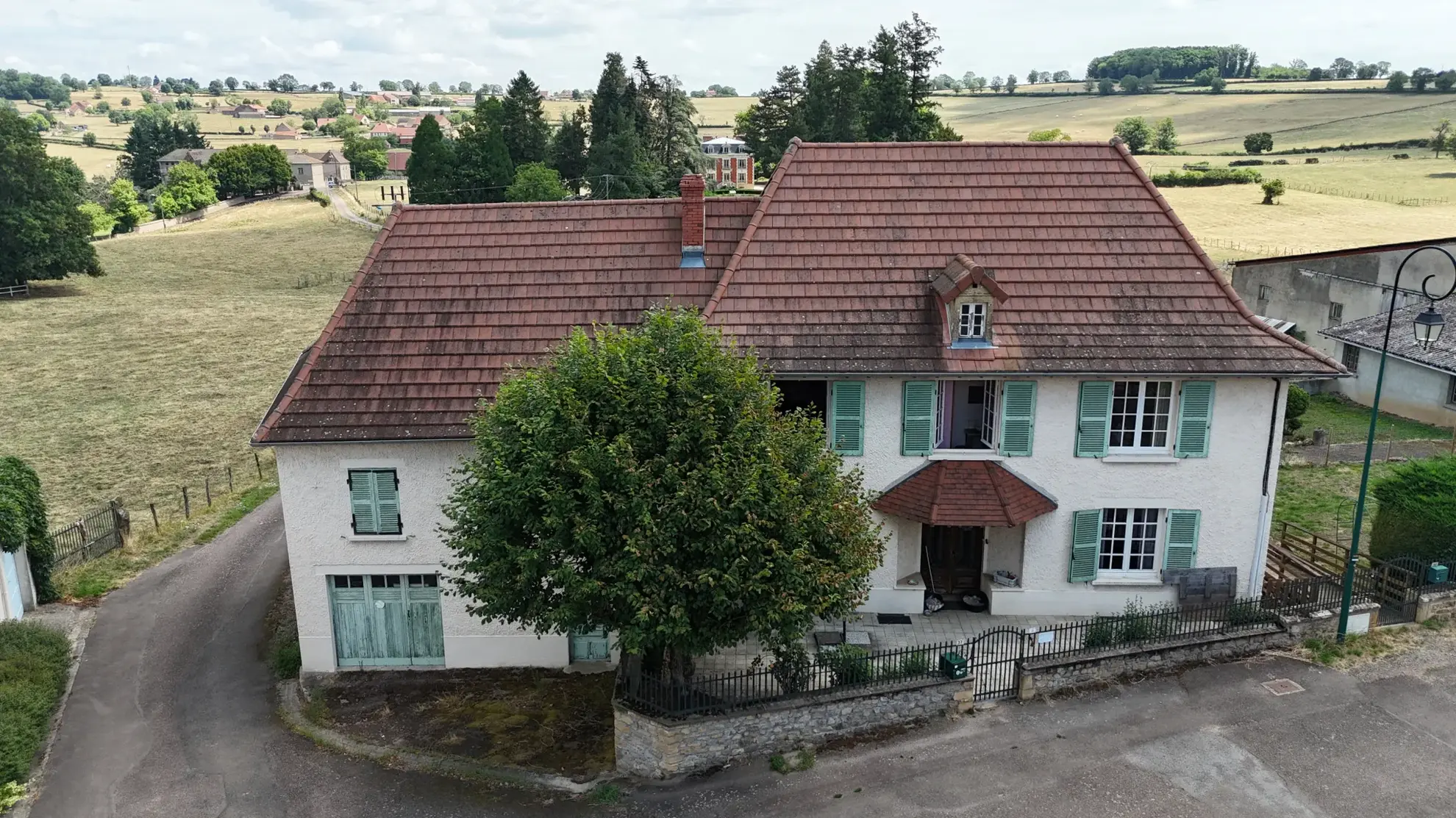 Charmant ensemble de deux maisons traditionnelles brionnases de 223 m² avec dépendances 