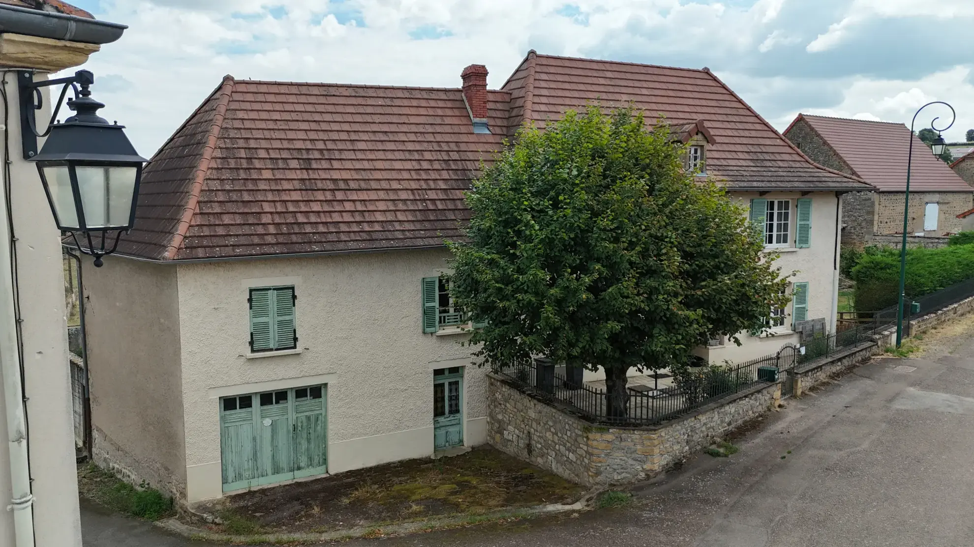 Charmant ensemble de deux maisons traditionnelles brionnases de 223 m² avec dépendances 
