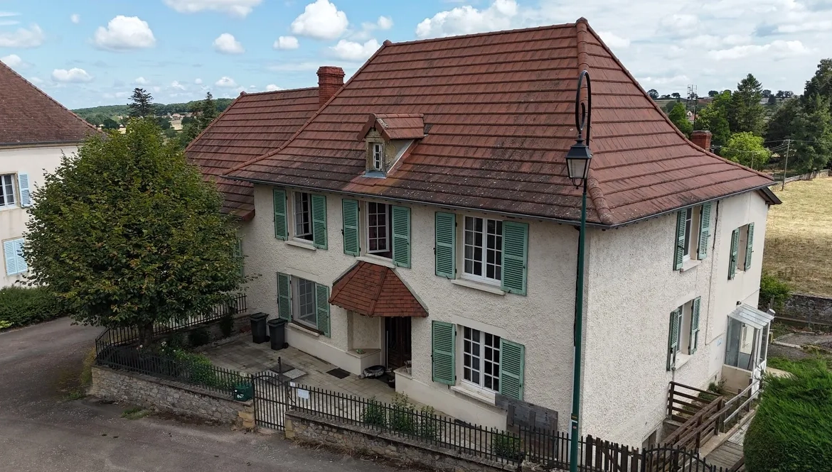 Charmant ensemble de deux maisons traditionnelles brionnases de 223 m² avec dépendances 
