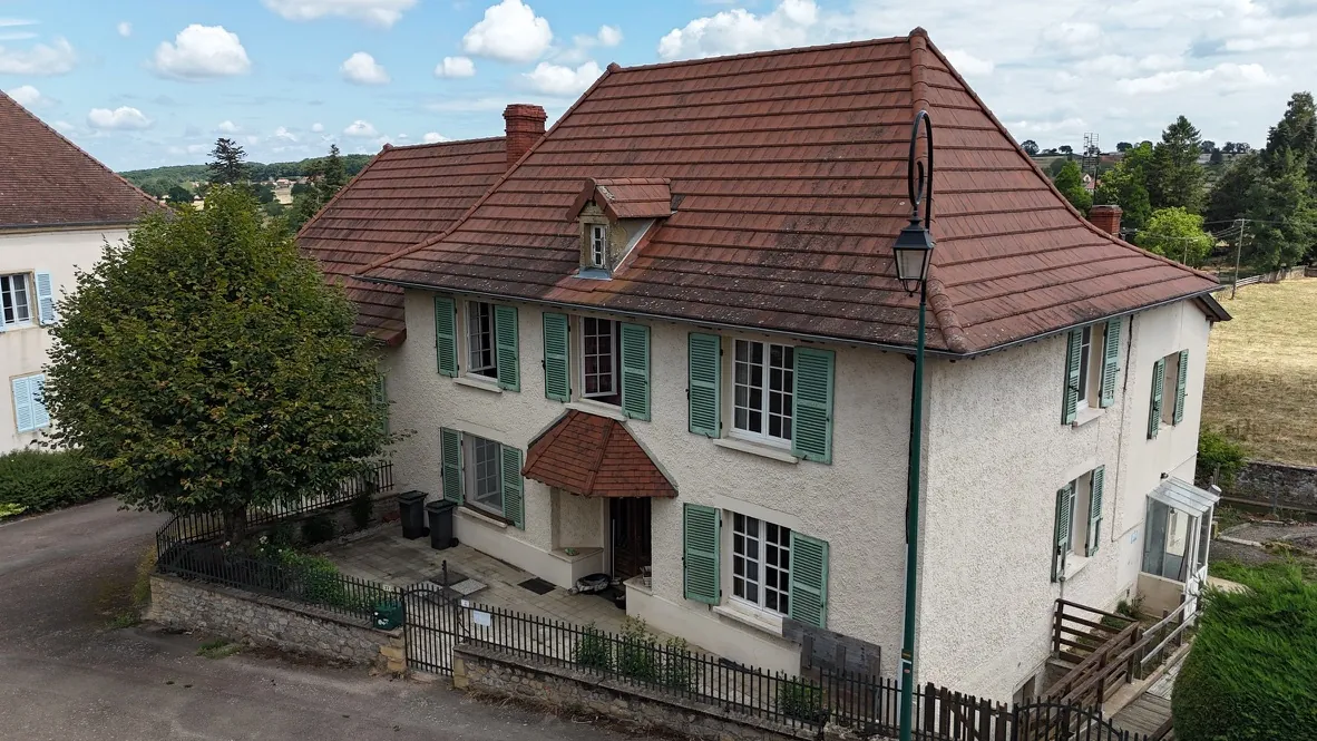Charmant ensemble de deux maisons traditionnelles brionnases de 223 m² avec dépendances 