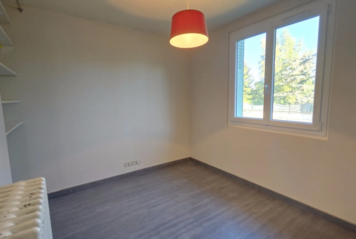 Maison familiale calme à Moneteau avec terrasse et sous-sol aménagé 