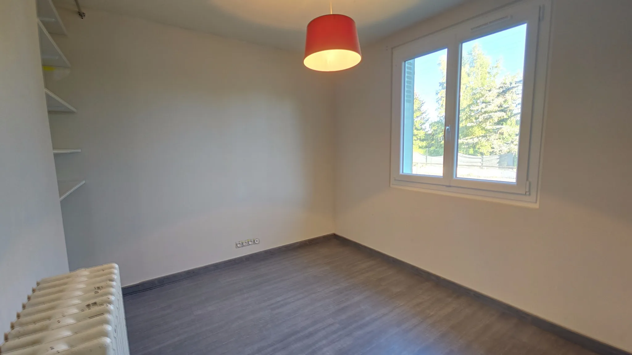 Maison familiale calme à Moneteau avec terrasse et sous-sol aménagé 