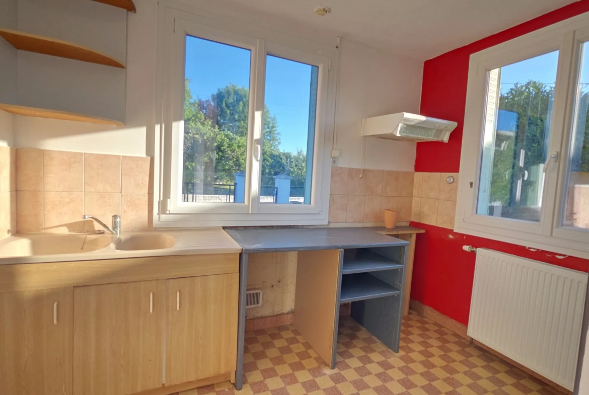 Maison familiale calme à Moneteau avec terrasse et sous-sol aménagé 
