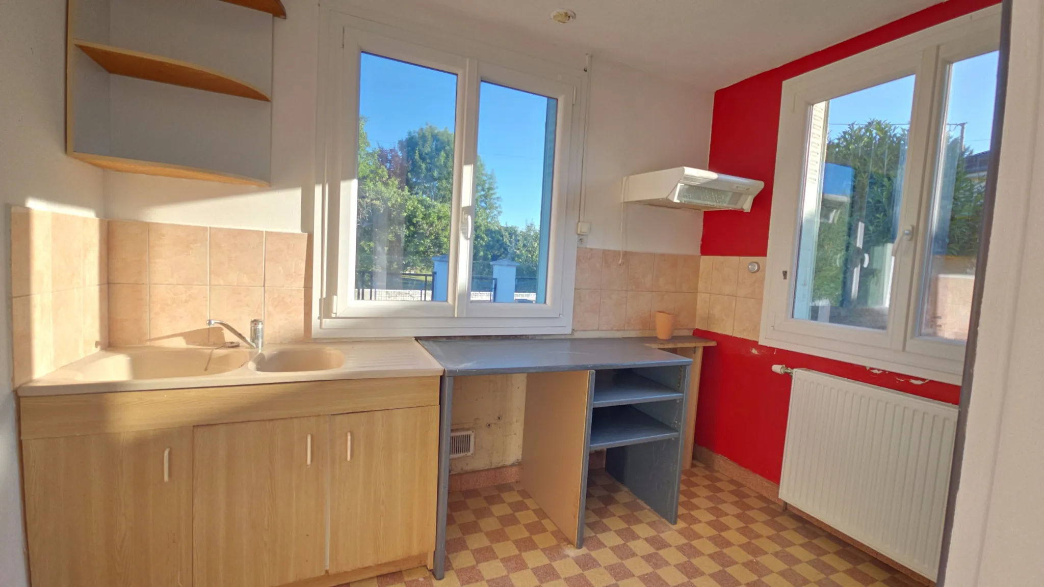 Maison familiale calme à Moneteau avec terrasse et sous-sol aménagé 
