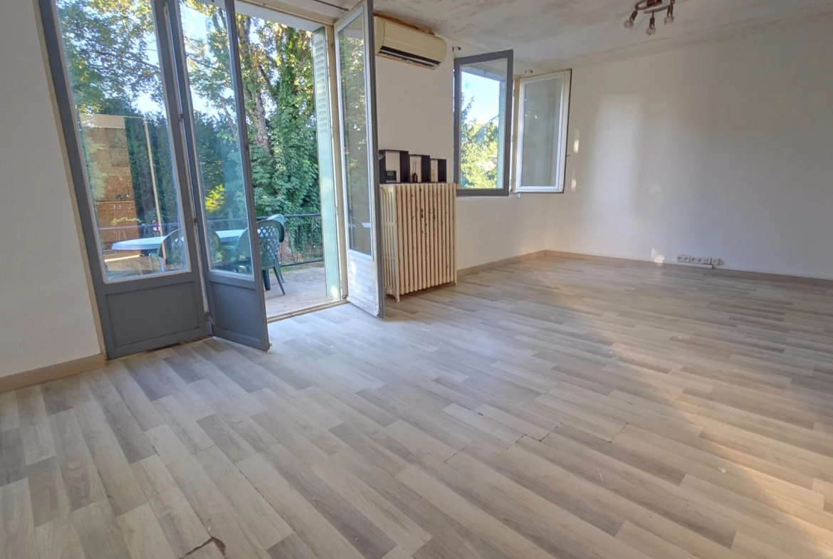 Maison familiale calme à Moneteau avec terrasse et sous-sol aménagé 