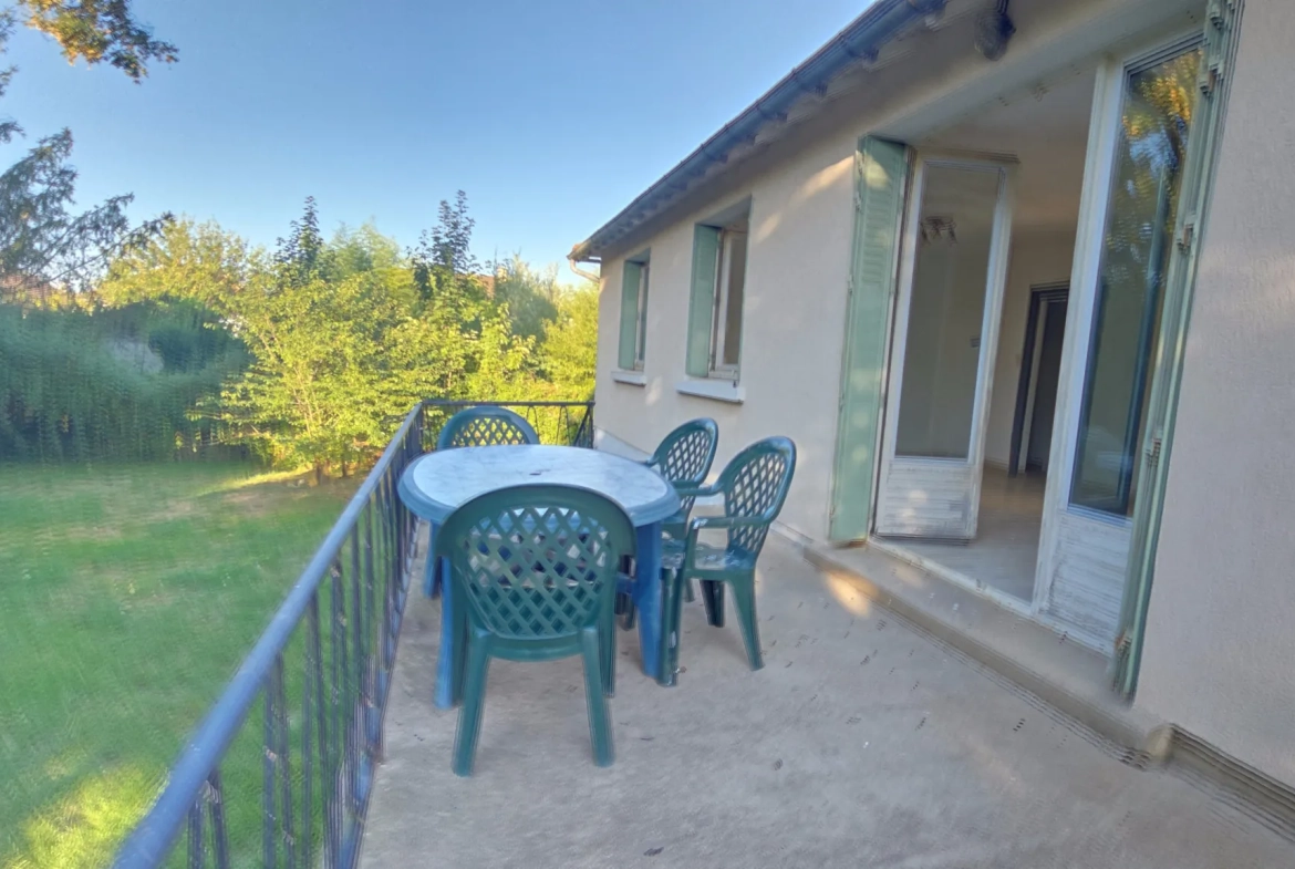 Maison familiale calme à Moneteau avec terrasse et sous-sol aménagé 