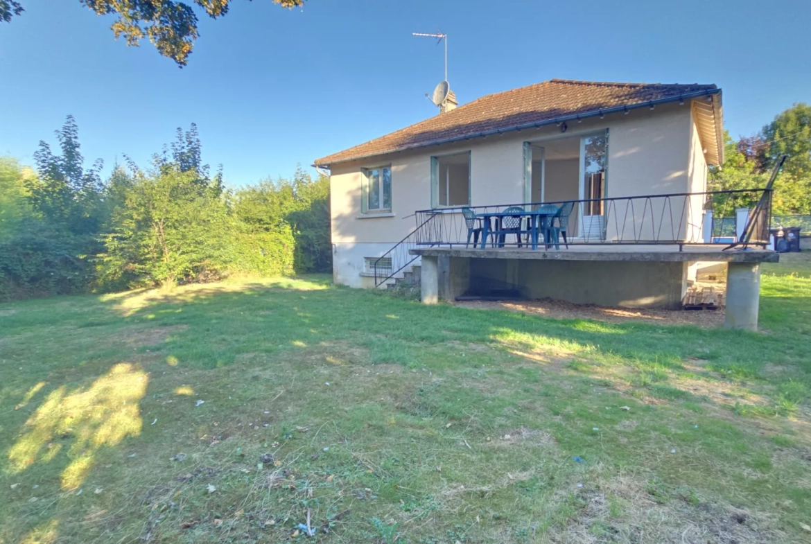 Maison familiale calme à Moneteau avec terrasse et sous-sol aménagé 