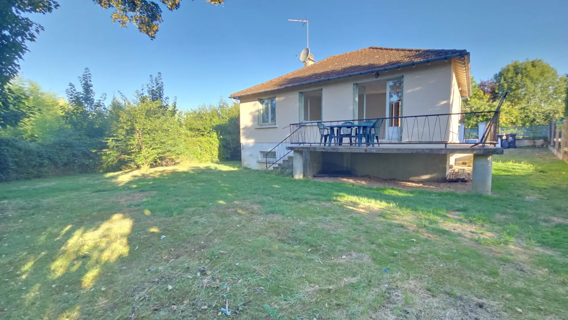 Maison familiale calme à Moneteau avec terrasse et sous-sol aménagé 
