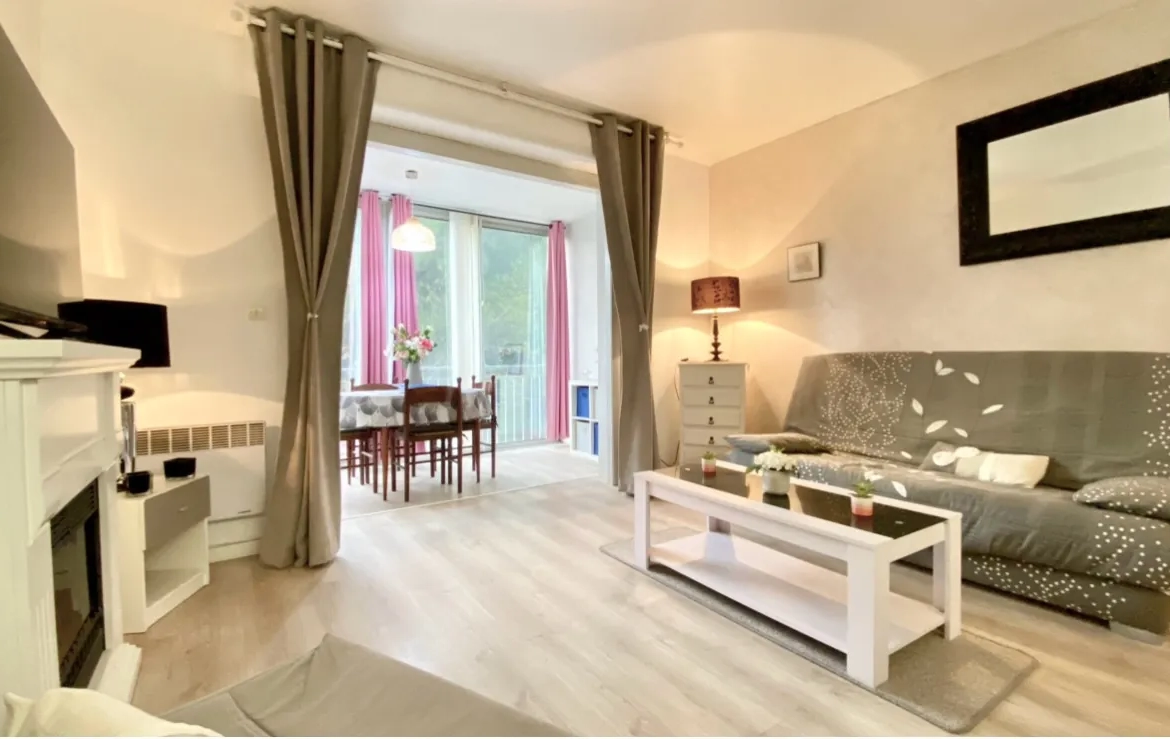 Studio rénové de 28 m² avec loggia à Bandol, résidence sécurisée 