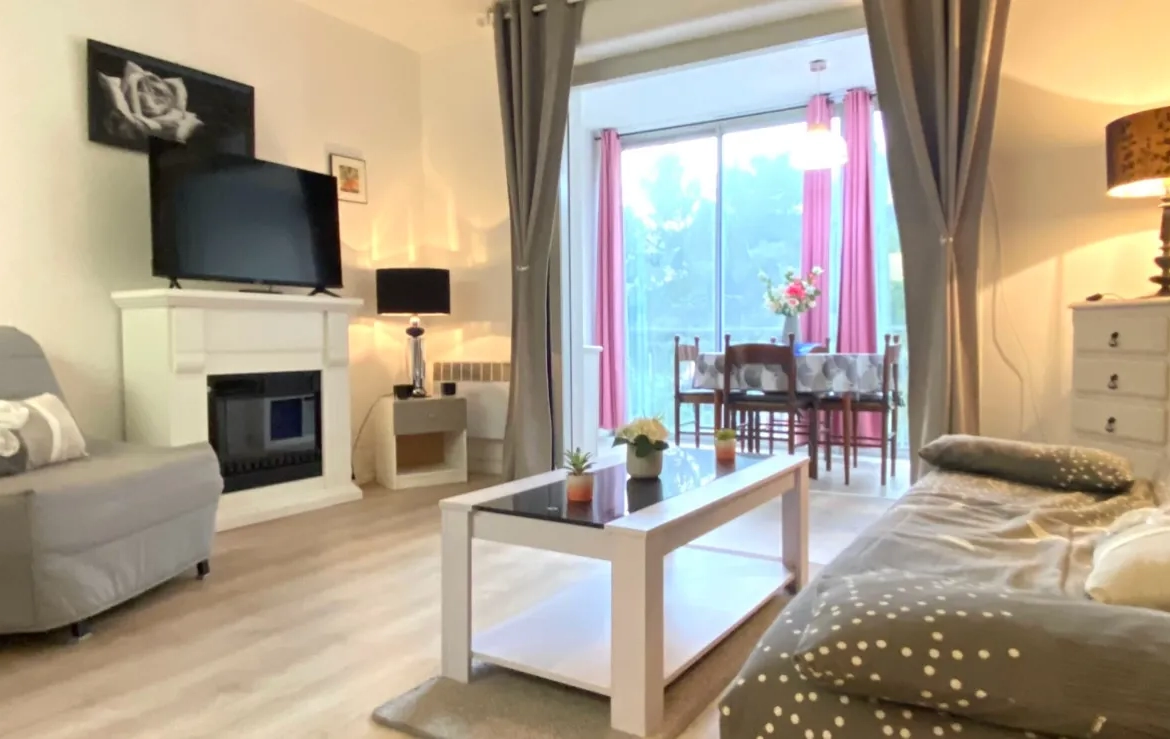 Studio rénové de 28 m² avec loggia à Bandol, résidence sécurisée 