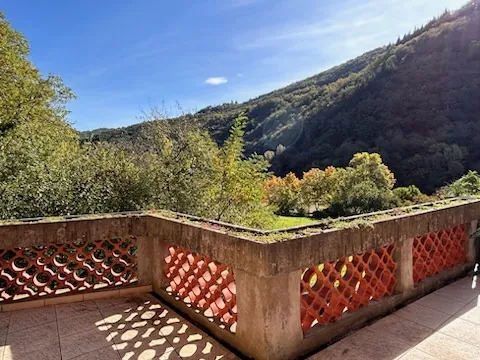 Maison de village avec terrasse, garage et vue sur le Tarn au Truel