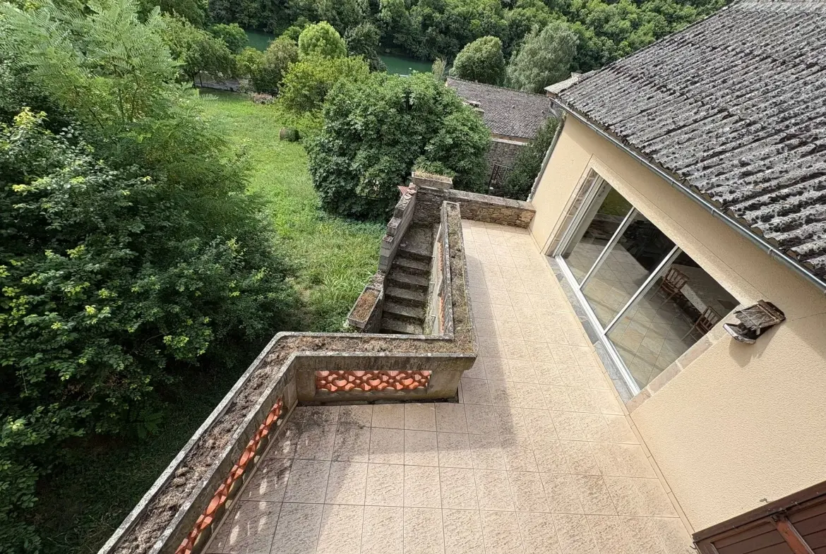 Maison de village avec terrasse, garage et vue sur le Tarn au Truel 