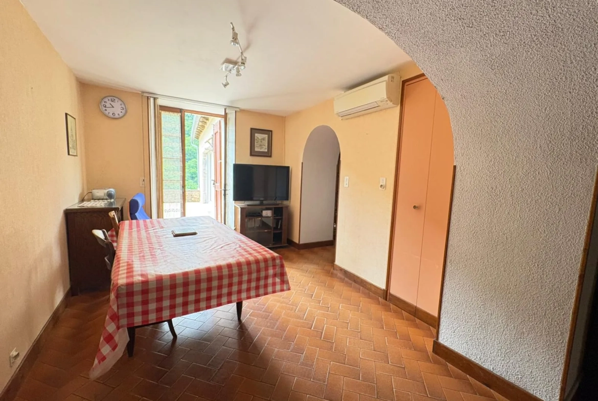 Maison de village avec terrasse, garage et vue sur le Tarn au Truel 