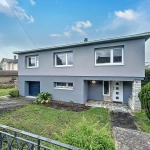 Maison des années 60 avec 4 chambres, grand garage et jardin en vente à Courcelles sur Nied